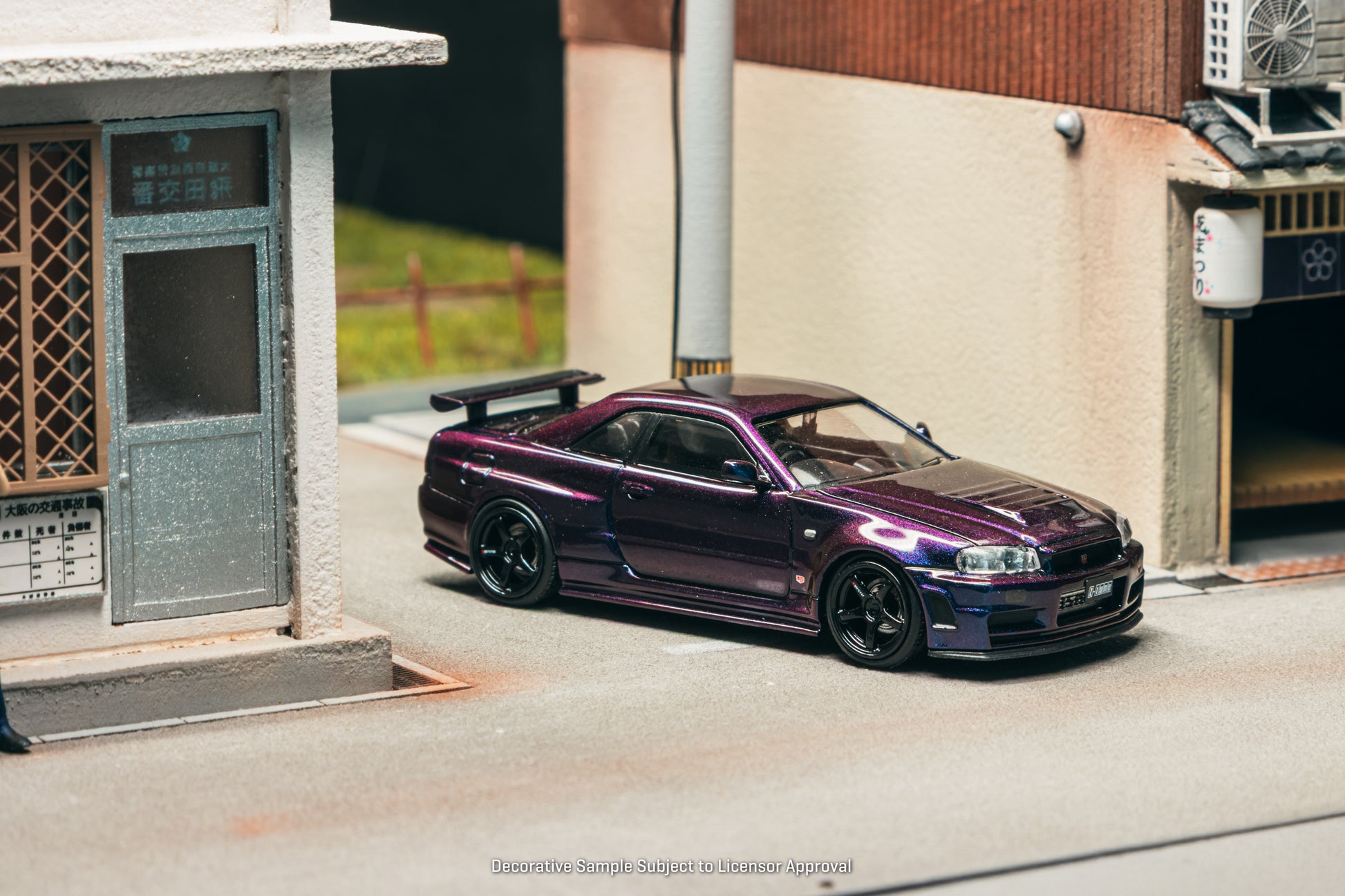 Nissan Skyline R34 GT-R Z-Tune Purple Metallic 1:64 Modellauto Detailansicht