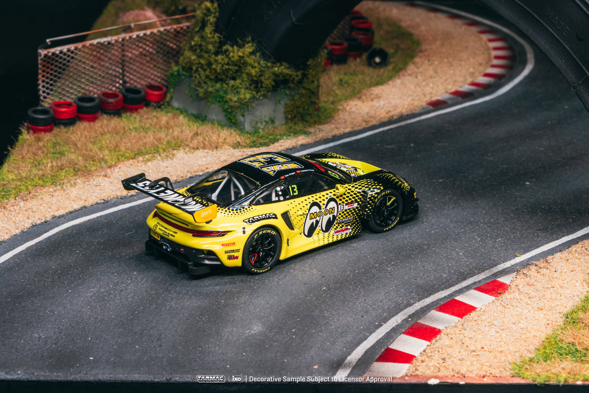 Porsche 911 GT3 R Phantom Global Racing 1:43 Modellauto Verpackung