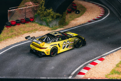 Porsche 911 GT3 R Phantom Global Racing 1:43 Modellauto Verpackung
