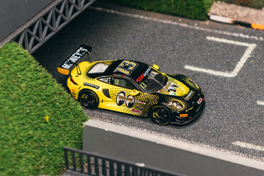 Tarmac Works Porsche 911 GT3 R Phantom Global Racing 1:64 – Frontansicht
