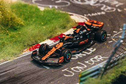 Tarmac Works iXO Models McLaren MCL60 Lando Norris 1:64 – Frontansicht